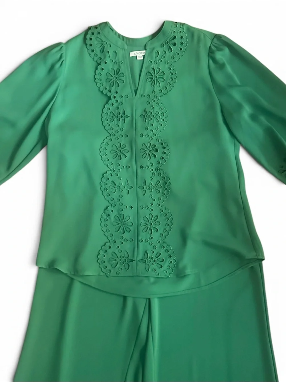 Chico’s NWT Green Eyelet Blouse & Wide Leg Pants 2 Pc Set Size 1.5 / 10